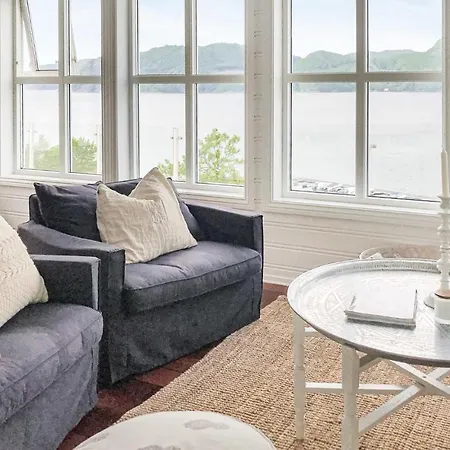 Four-bedroom In Lindesnes