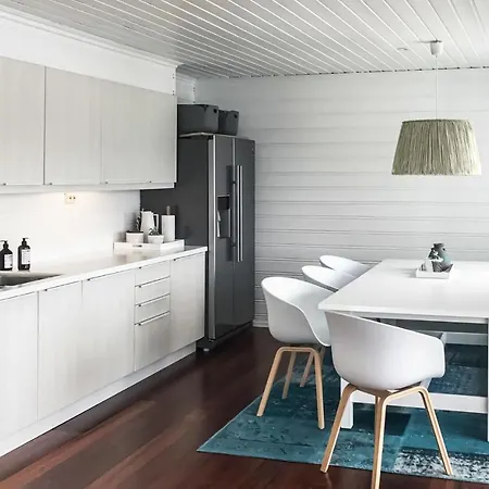 Four-bedroom In Lindesnes Holiday home Gare