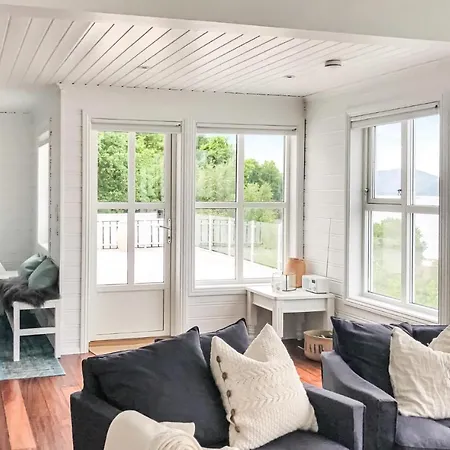 Four-bedroom In Lindesnes Gare