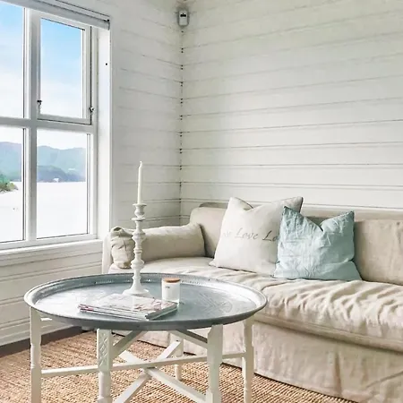 Four-bedroom In Lindesnes *