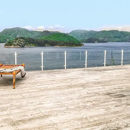 Feriehus Four-bedroom In Lindesnes *