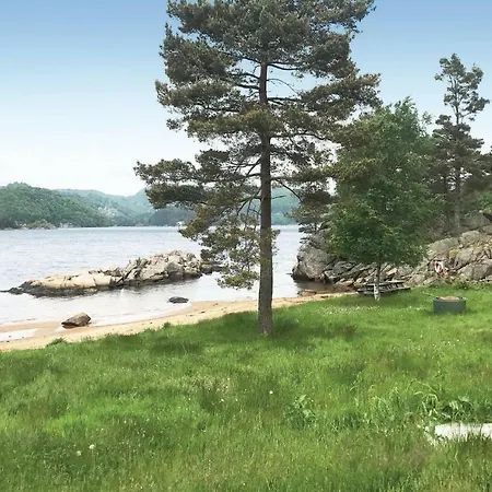 Feriehus Four-bedroom In Lindesnes Gare